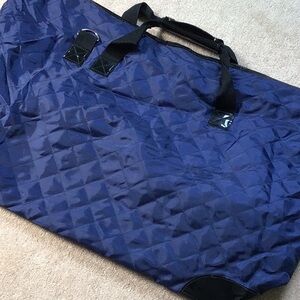 New Macy’s Quilted zippered travel bag NWT